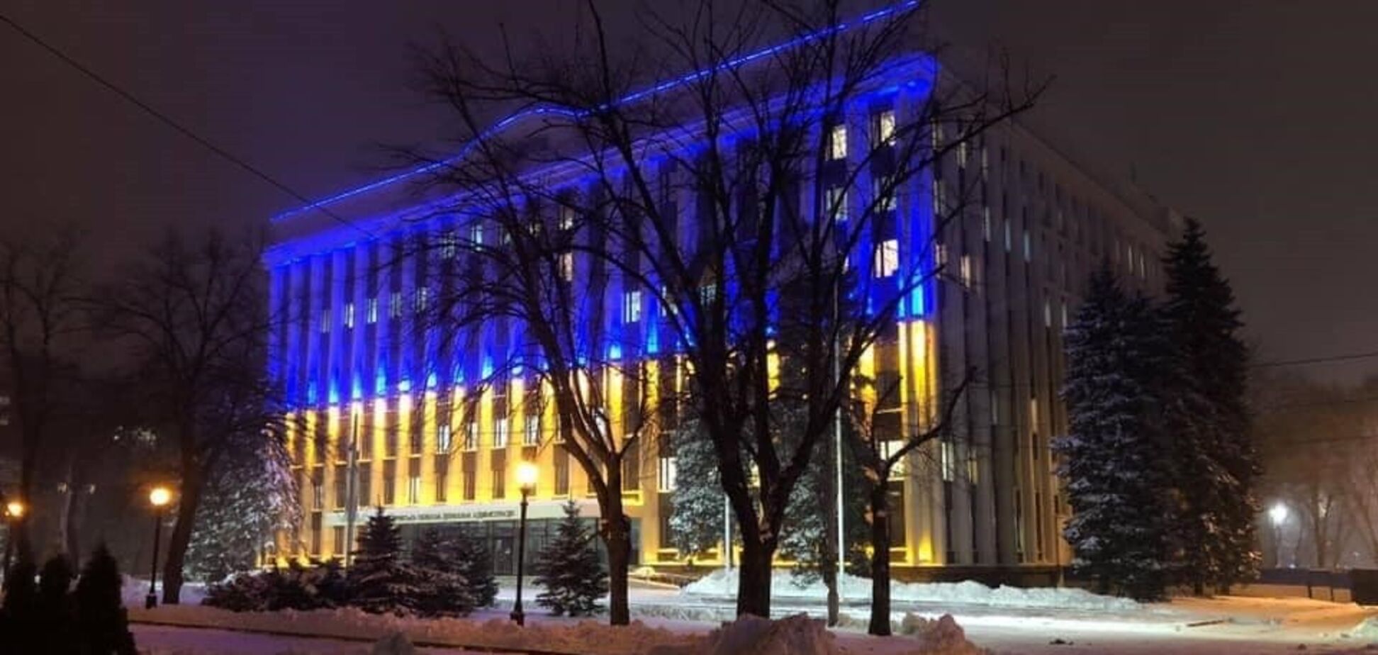 У мережі згадали, як будівлю Дніпропетровської ОДА перетворили на найбільший прапор України
