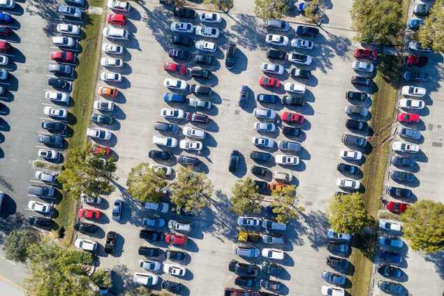 Стало известно, как часто водители теряют свои авто на парковках