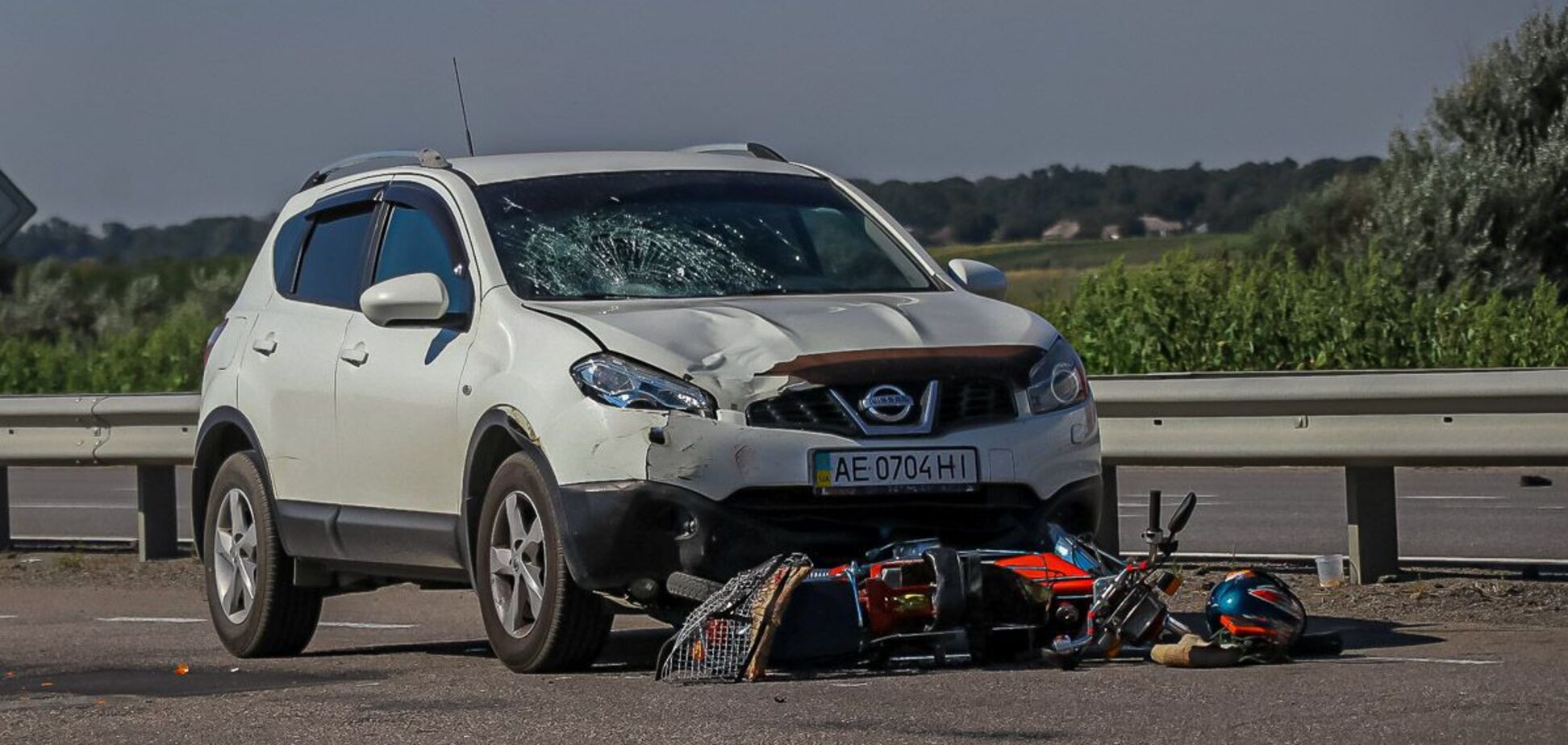 Під Дніпром авто збило мопедиста: потерпілий помер у лікарні. Фото