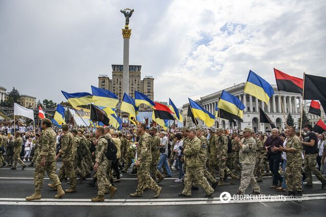 По одной улице идут матери погибших воинов, а рядом 'сделай мне хип, сделай мне хоп!': вам это понравилось?