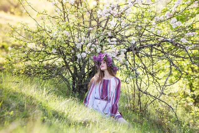 Традиційний український одяг був колоритним та наповненим безліччю дрібниць (фото: Pixabay)