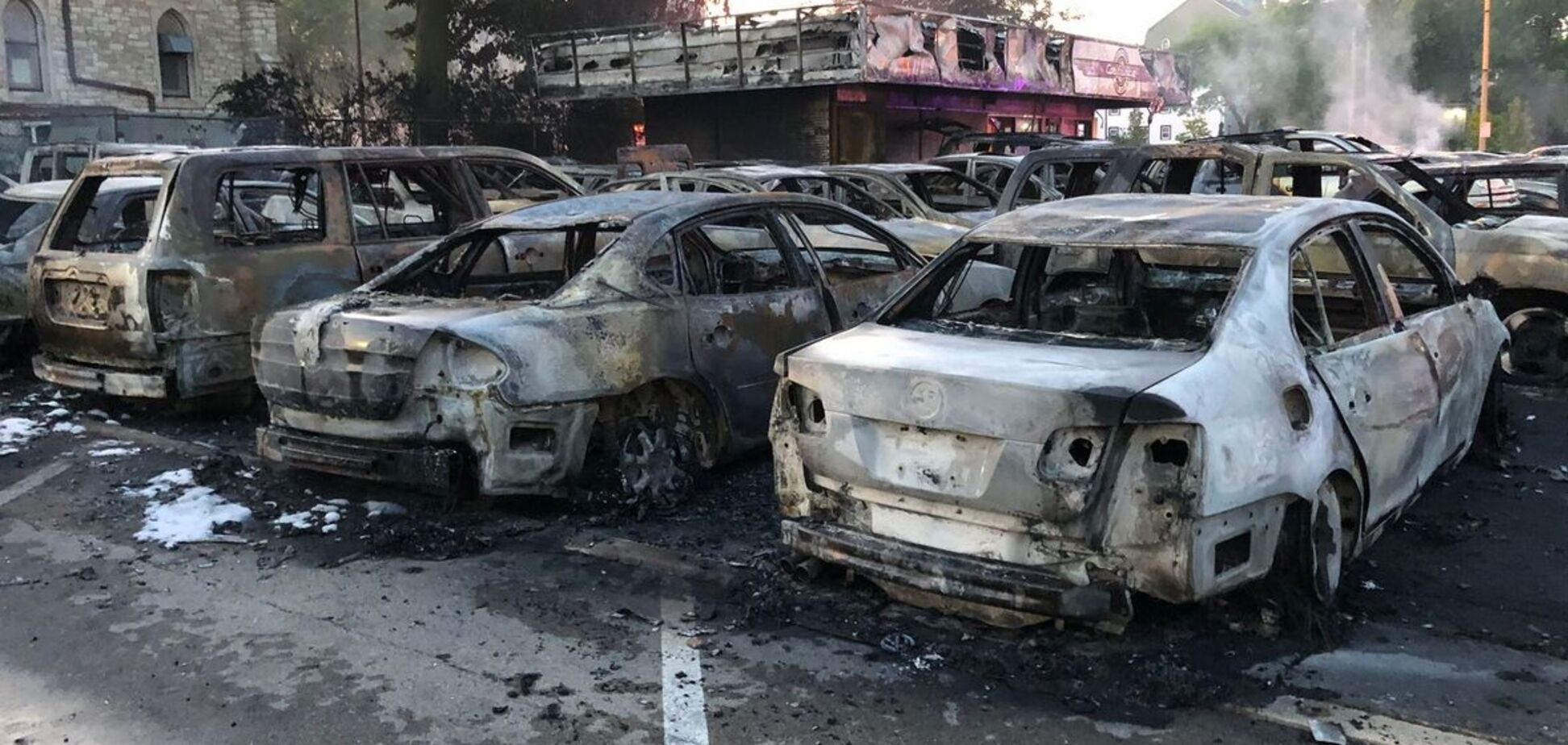 Масштабна пожежа почалася з однієї машини. Фото: topgir.com.ua