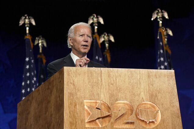 Байден обогнал Трампа в шести 'колеблющихся' штатах