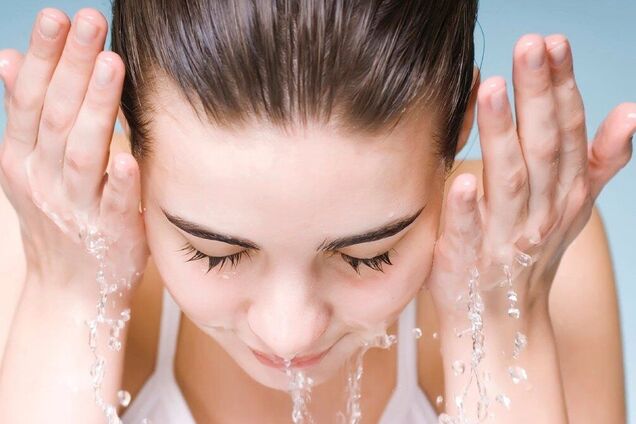 Эксперты не рекомендуют пользоваться мылом для очистки лица