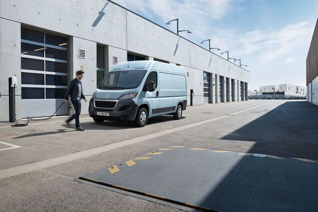 Peugeot представила новий комерційний електромобіль