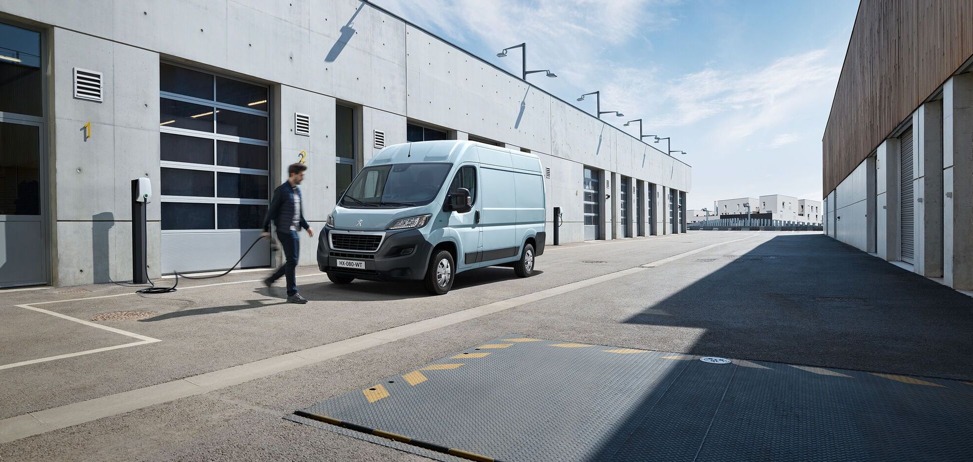Peugeot представила новий комерційний електромобіль