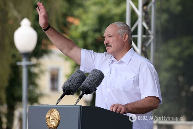 Александр Лукашенко заявил, что студенты с митингов должны защищать родину