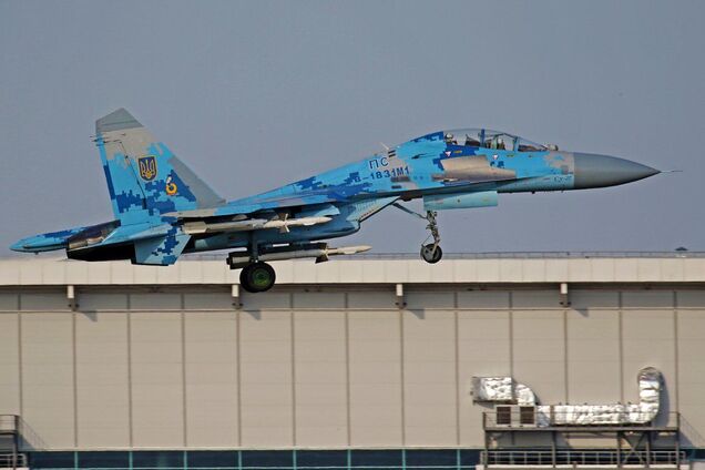 Літаки Су-27 взяли участь в навчаннях на трасі Київ – Чоп