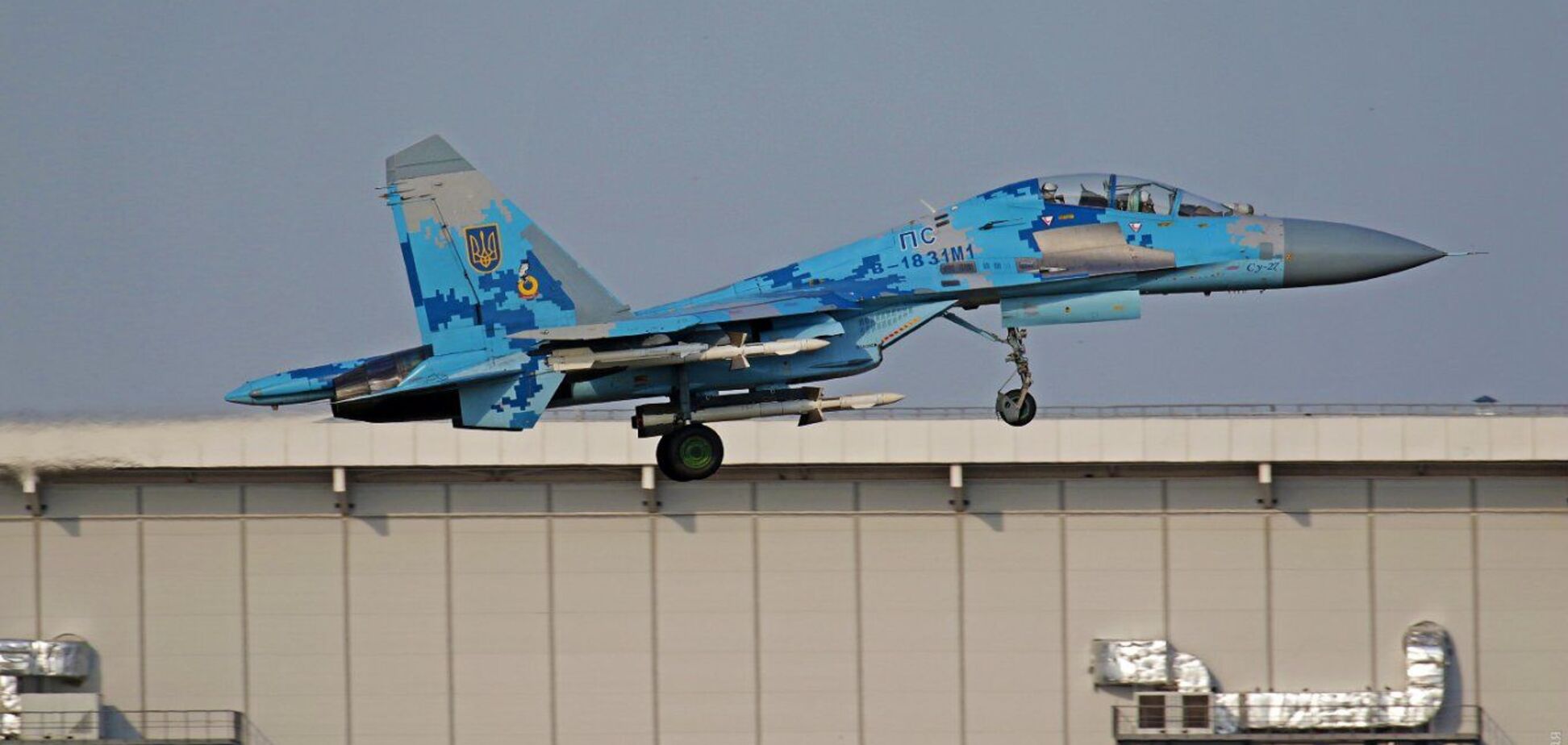Літаки Су-27 взяли участь в навчаннях на трасі Київ – Чоп