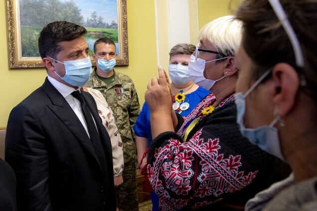 Зеленський – під час зустрічі з сім'ями загиблих і зниклих захисників України: ми всіх повернемо