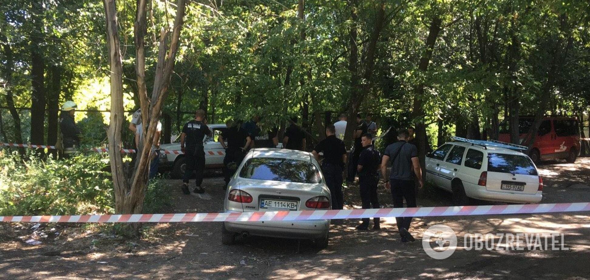 У Дніпрі в авто вибухнула граната: чоловікові відірвало дві руки. Фото