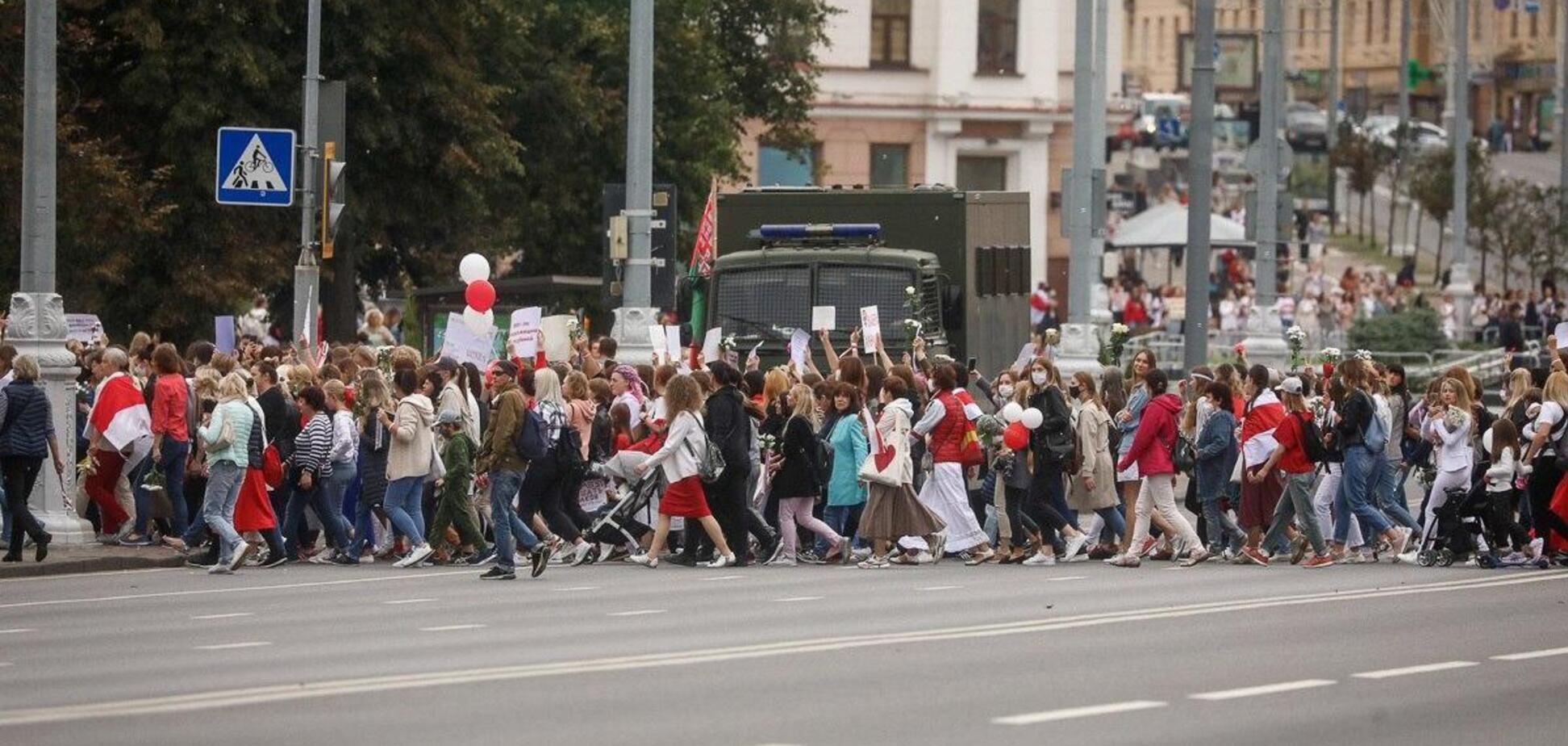 В Беларуси женщины вышли на марш солидарности, есть задержанные. Фото и видео
