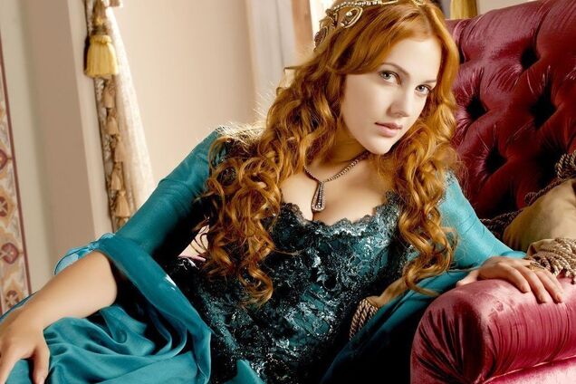 Звезда 'Великолепного века' показала фото 25-летней давности