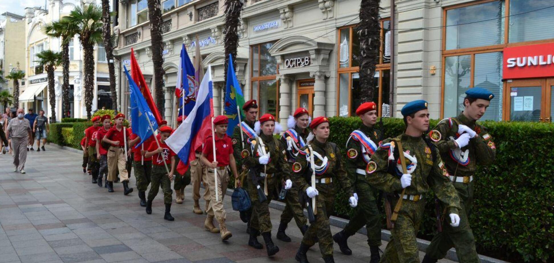 Оккупанты устроили в Крыму День ВДВ для детей