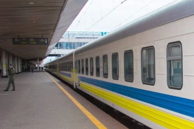 'Укрзалізниця' запретила 11 поездам останавливаться в Тернополе и Луцке