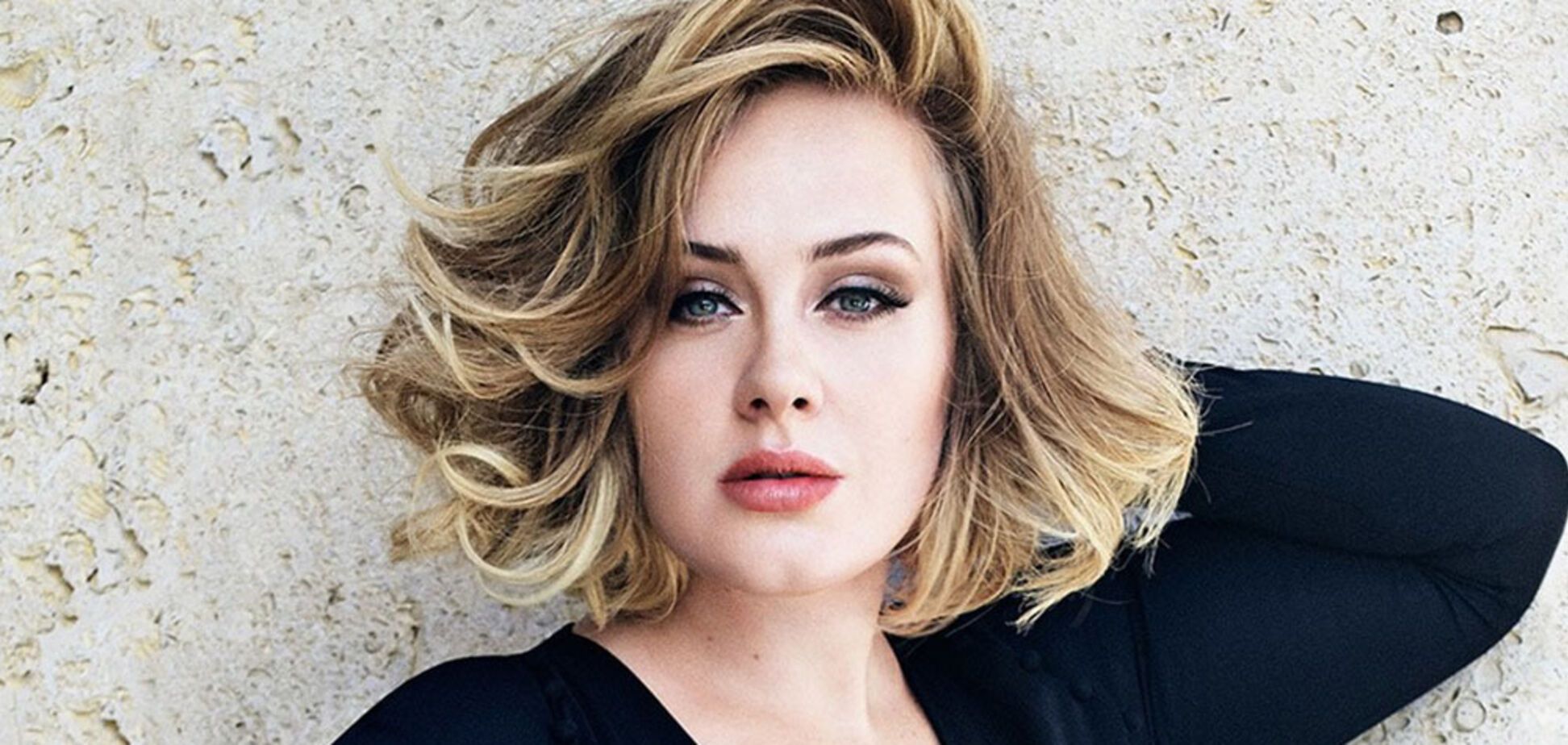 Сильно похудевшая Адель впервые показала фигуру в купальнике. Фото