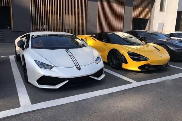 На парковці в Києві зняли два ексклюзивних суперкара за $1 млн