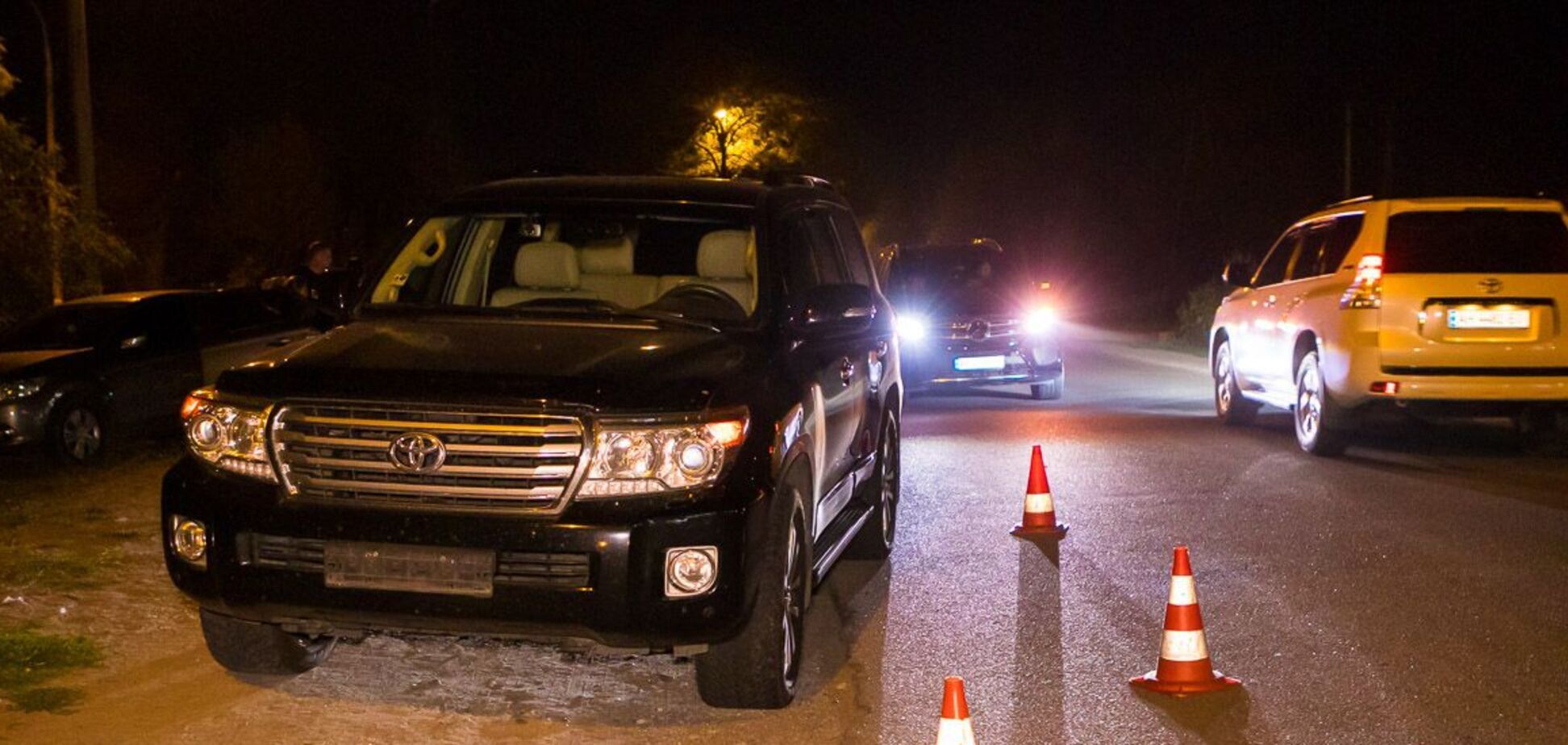 У Дніпрі дівчинка-підліток вискочила під колеса авто. Фото з місця аварії