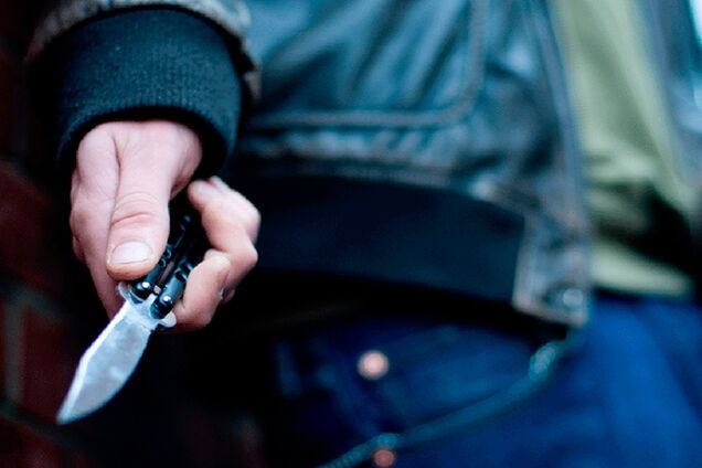 На Днепропетровщине мужчина убил отчима ножом: преступника задержали