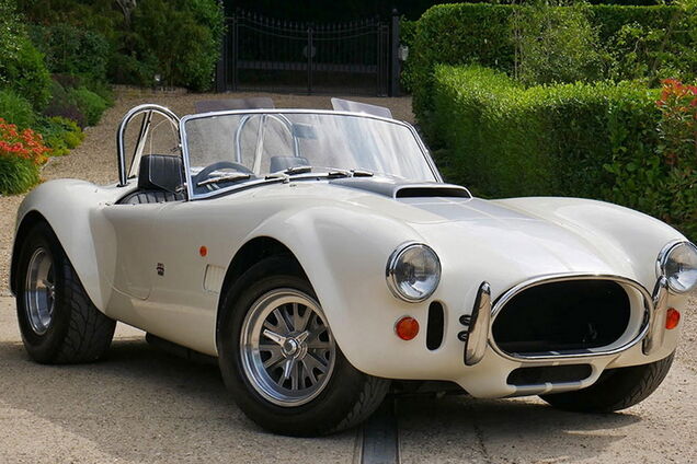 В Великобритании стартуют продажи нового родстера AC Cobra