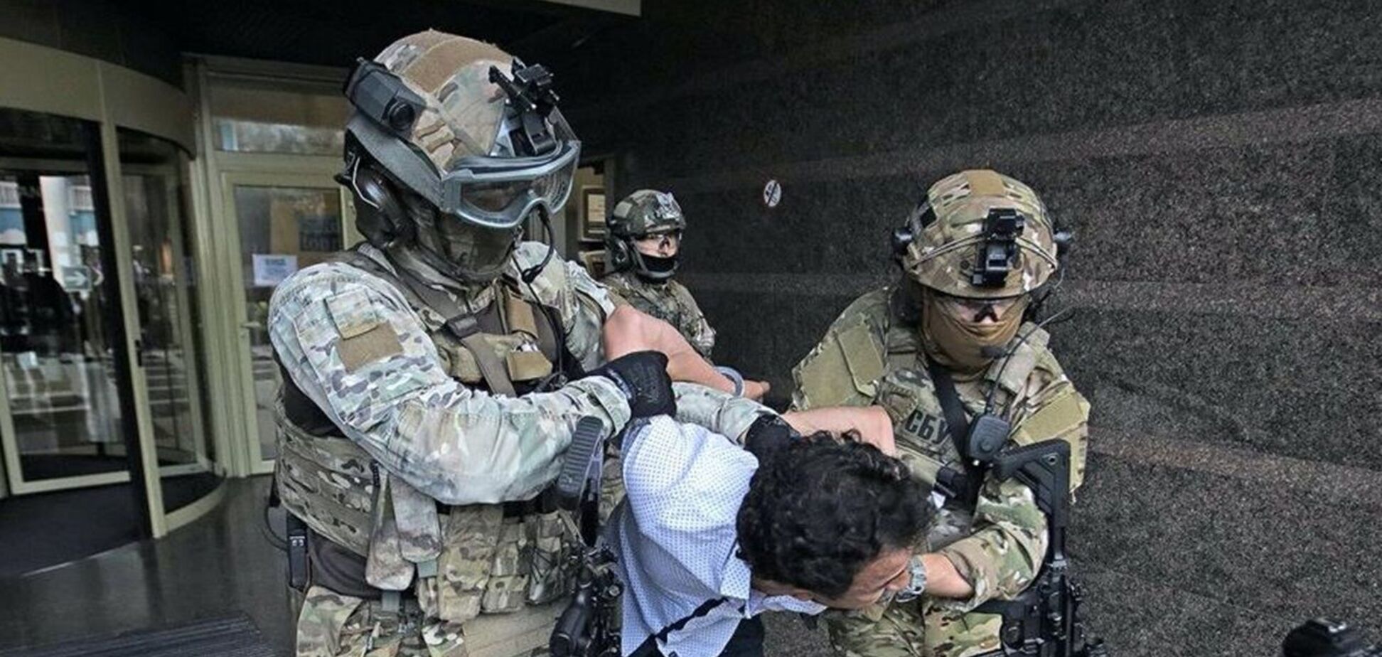 Суд не смог избрать меру пресечения Каримову