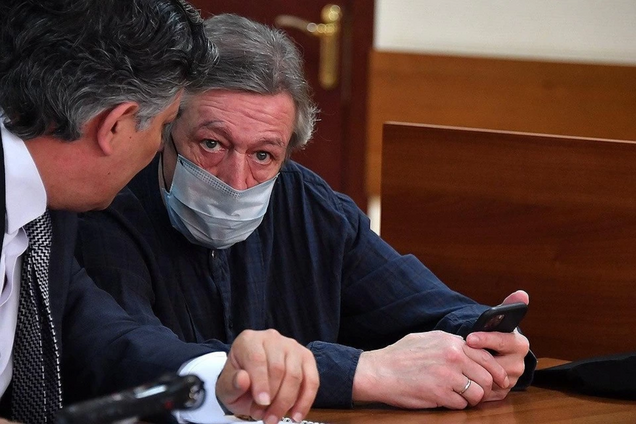 Ефремов был один в машине во время ДТП: в суде зачитали результат экспертизы