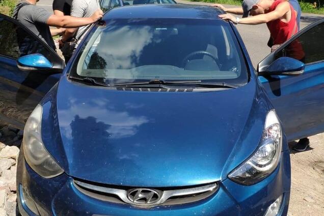 На Киевщине открыли стрельбу возле остановки