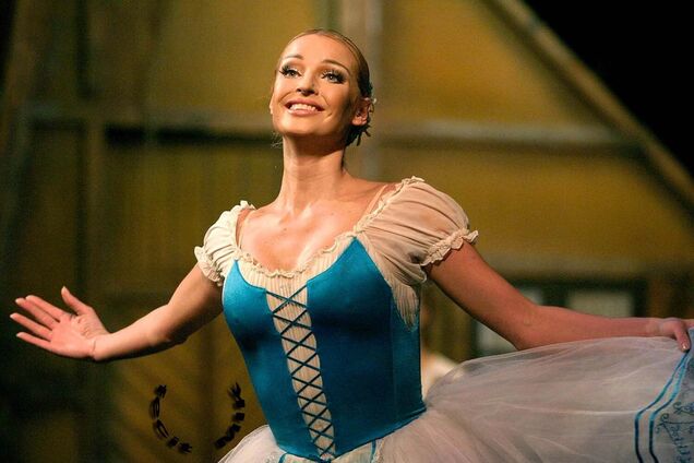 Волочкова повторила трюк Ван Дамма зі шпагатом