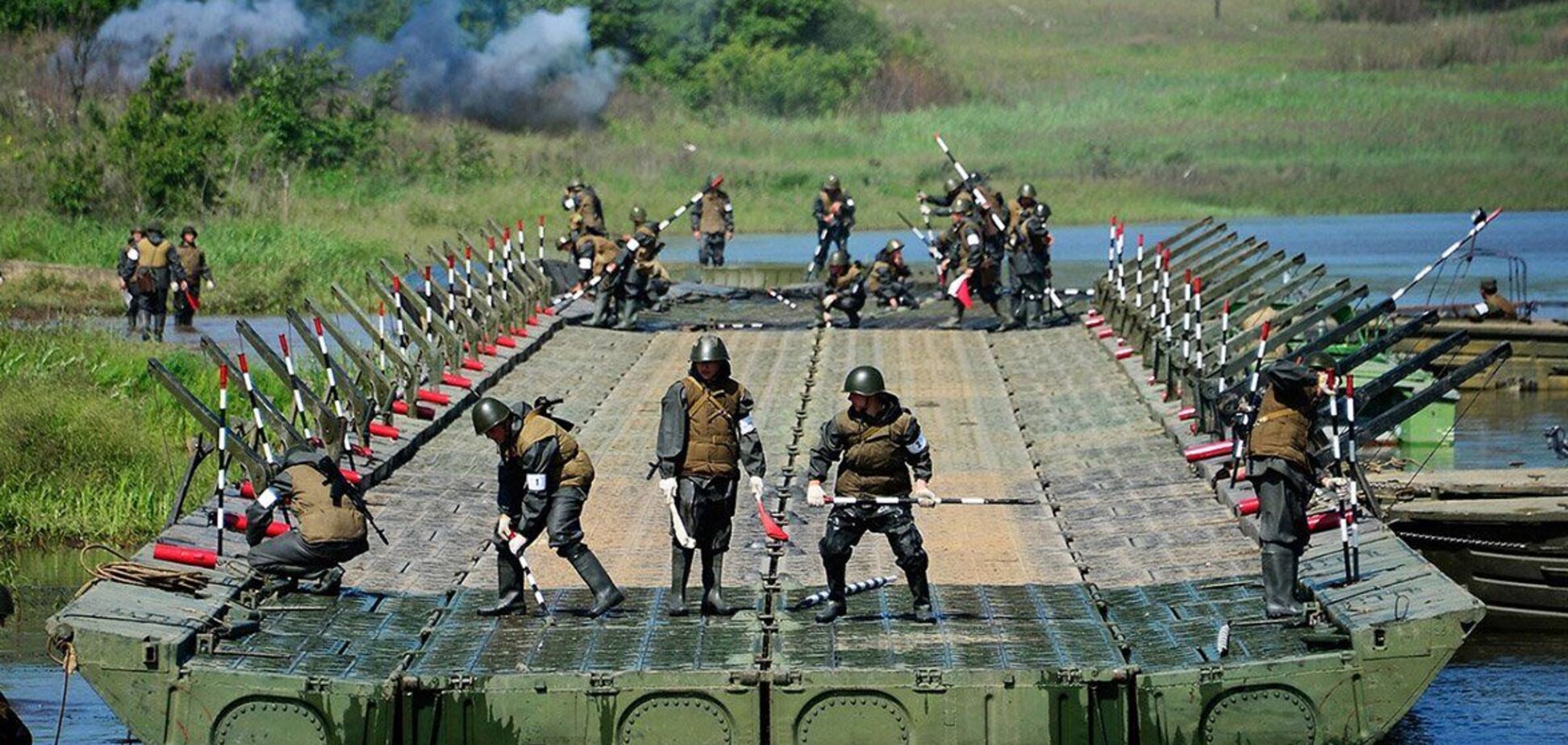 При обрушении моста в России на самом деле пострадали 17 солдат