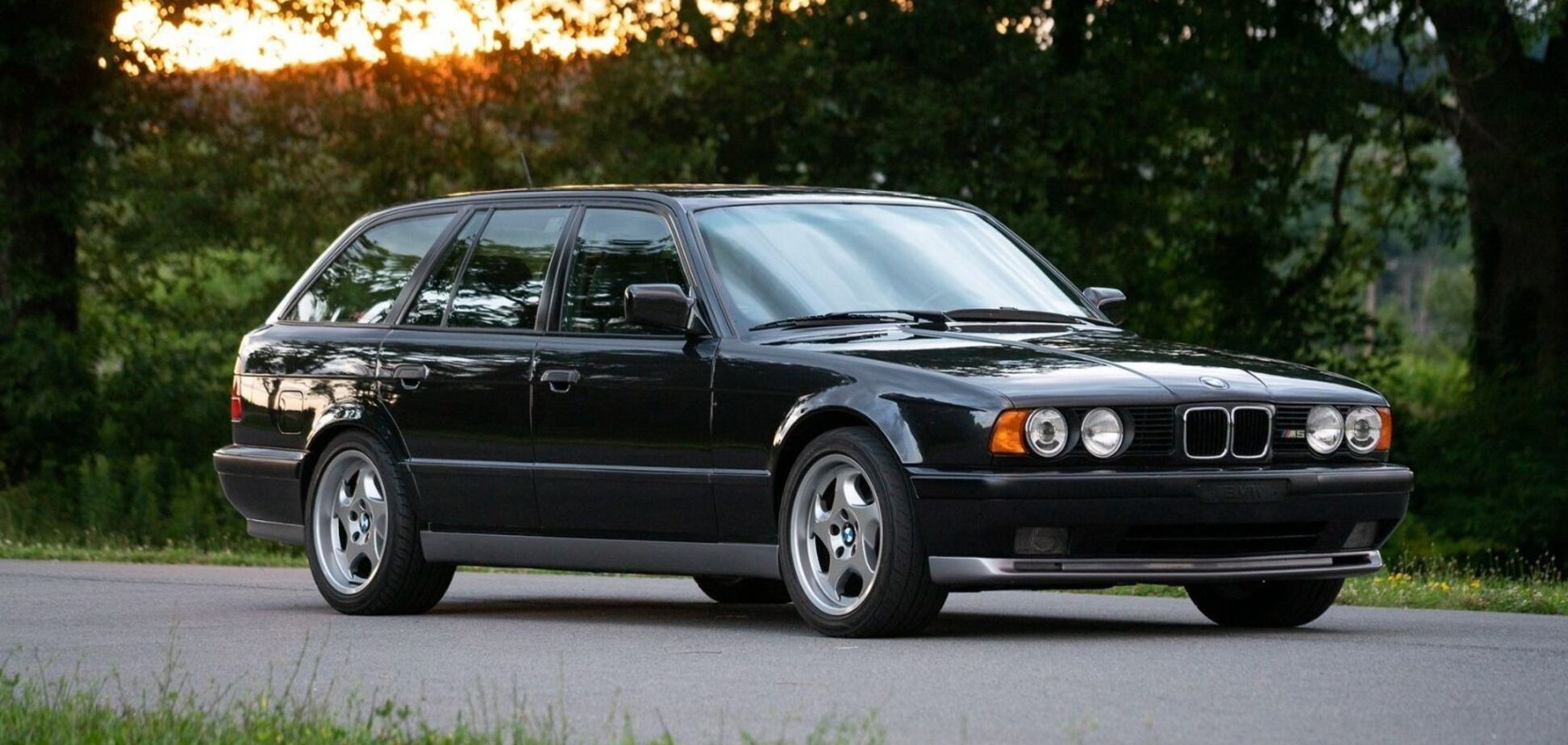 Старую BMW продали на аукционе. Фото: topgir.com.ua
