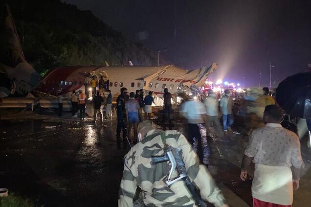 У результаті аварії літака в Індії є загиблі й постраждалі