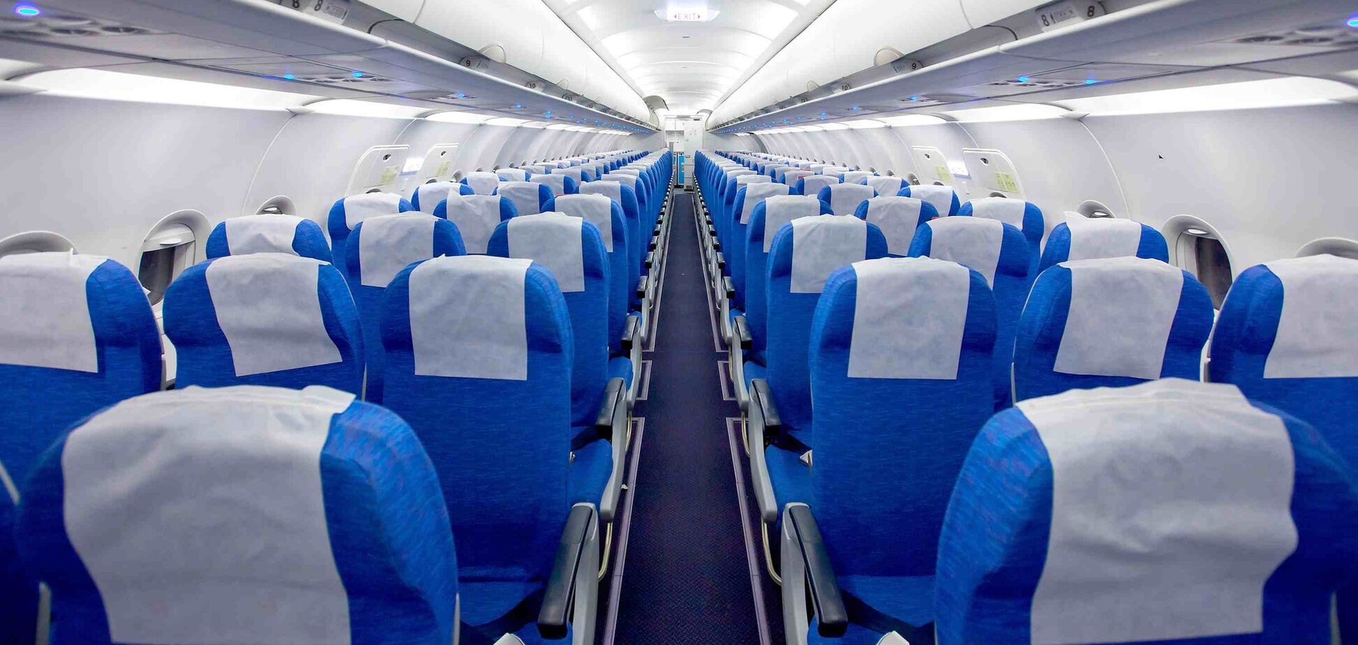 Чому не можна відкидати спинки крісел в літаку: експерти назвали причину