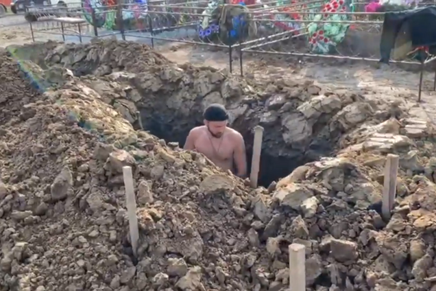 У Росії влаштували змагання з копання могил на швидкість