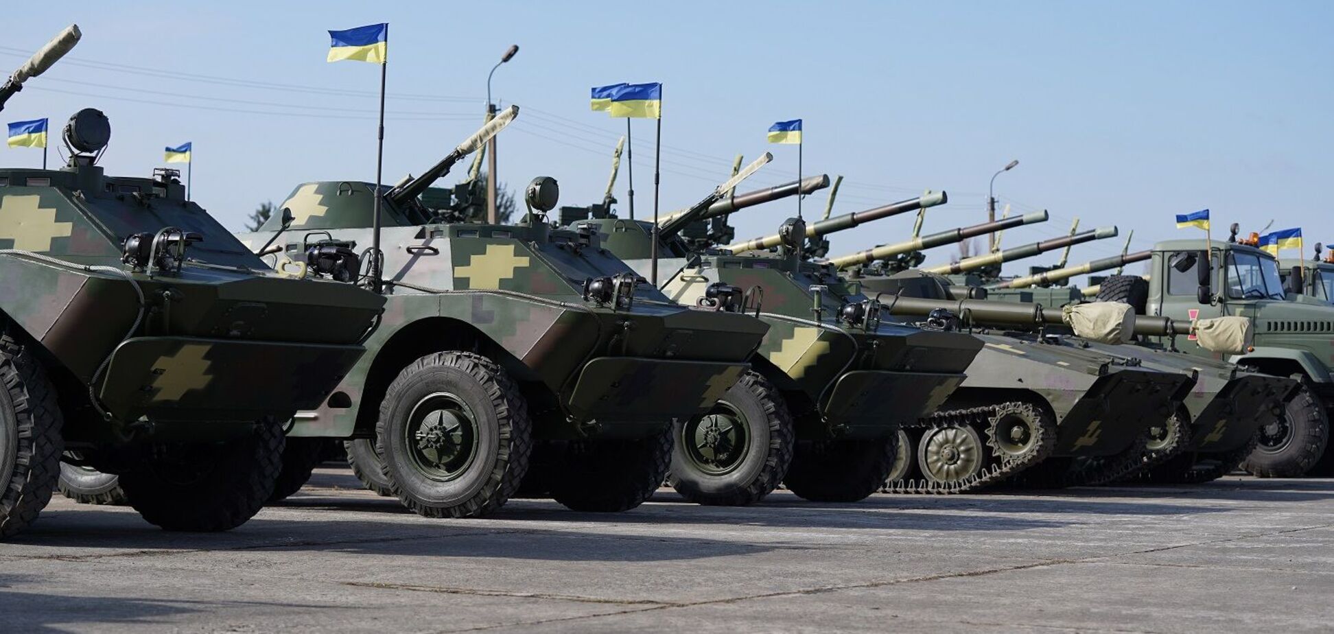У Києві помітили колону військової техніки