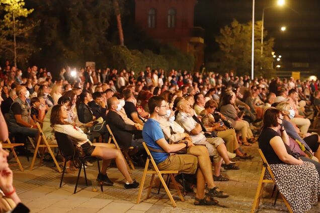 В Днепре на День города устроили зрелищный концерт классической музыки под открытым небом