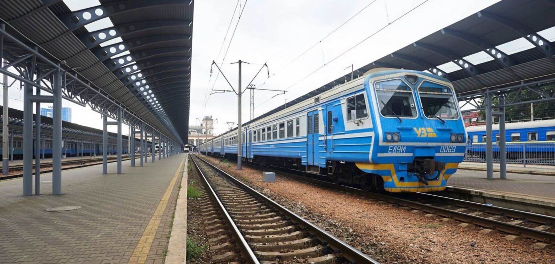 У поїзді Ужгород-Одеса пасажир розбив вікно