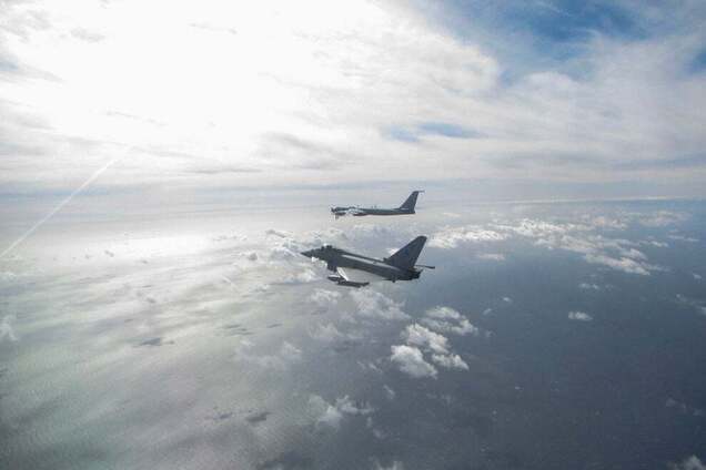 Ту-142 увійшли в контрольований Сполученим Королівством повітряний простір