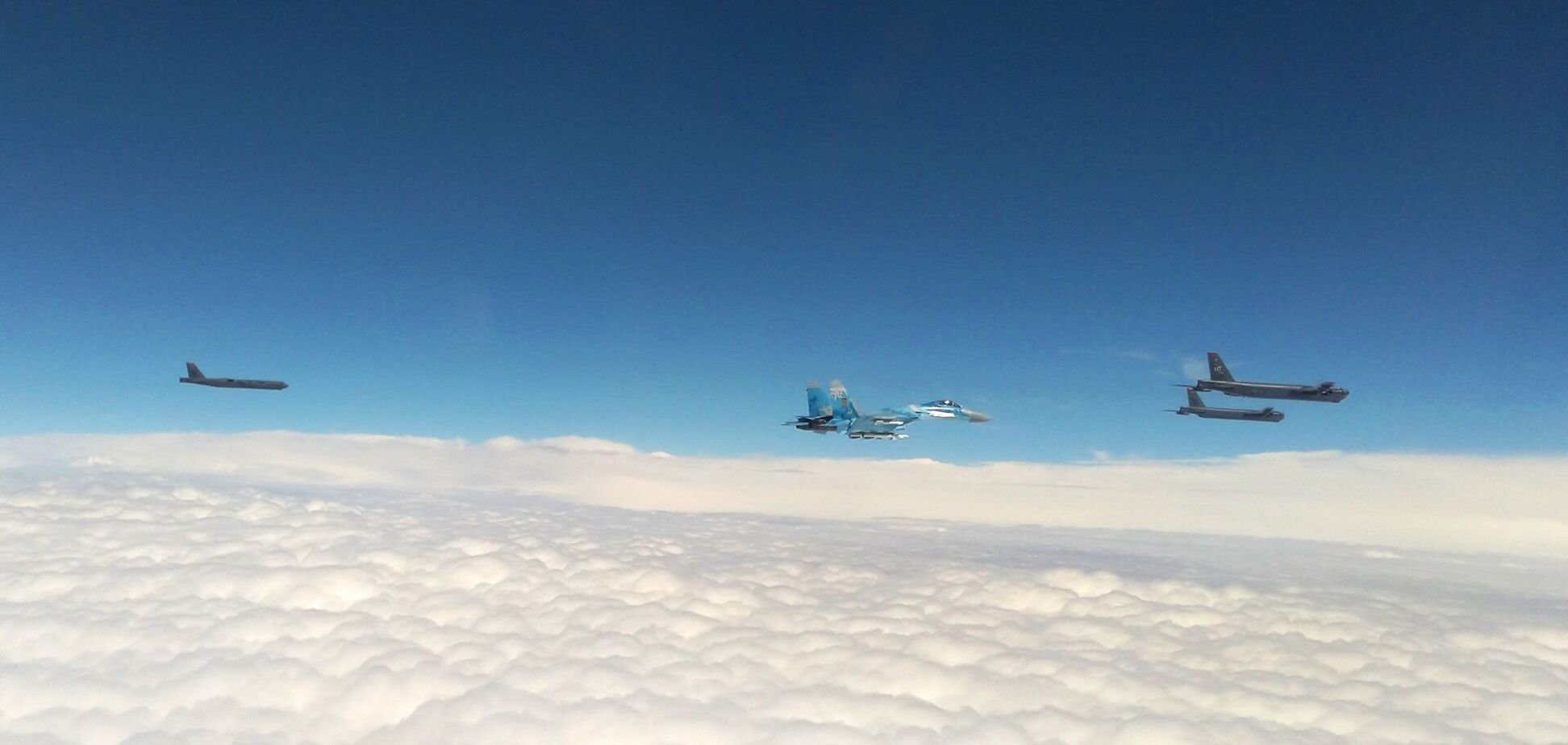 Біля Криму пролетіли В-52 США та винищувачі ЗСУ