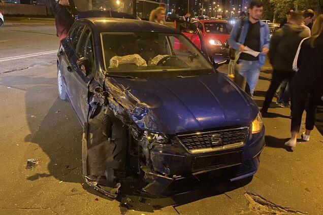 В Киеве на Троещине столкнулись 8 авто