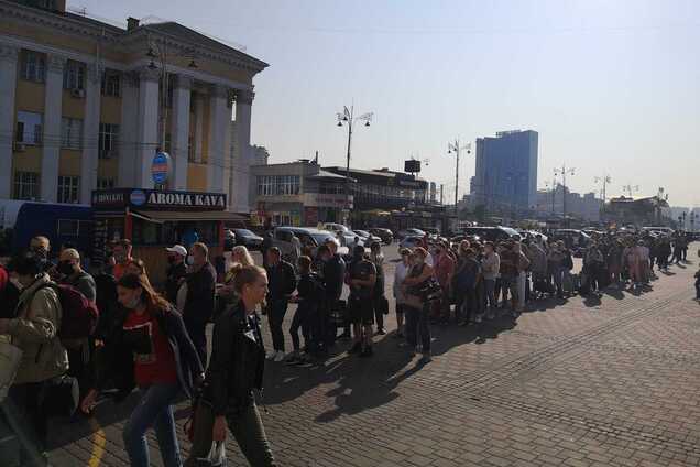 Черга на метро в Києві