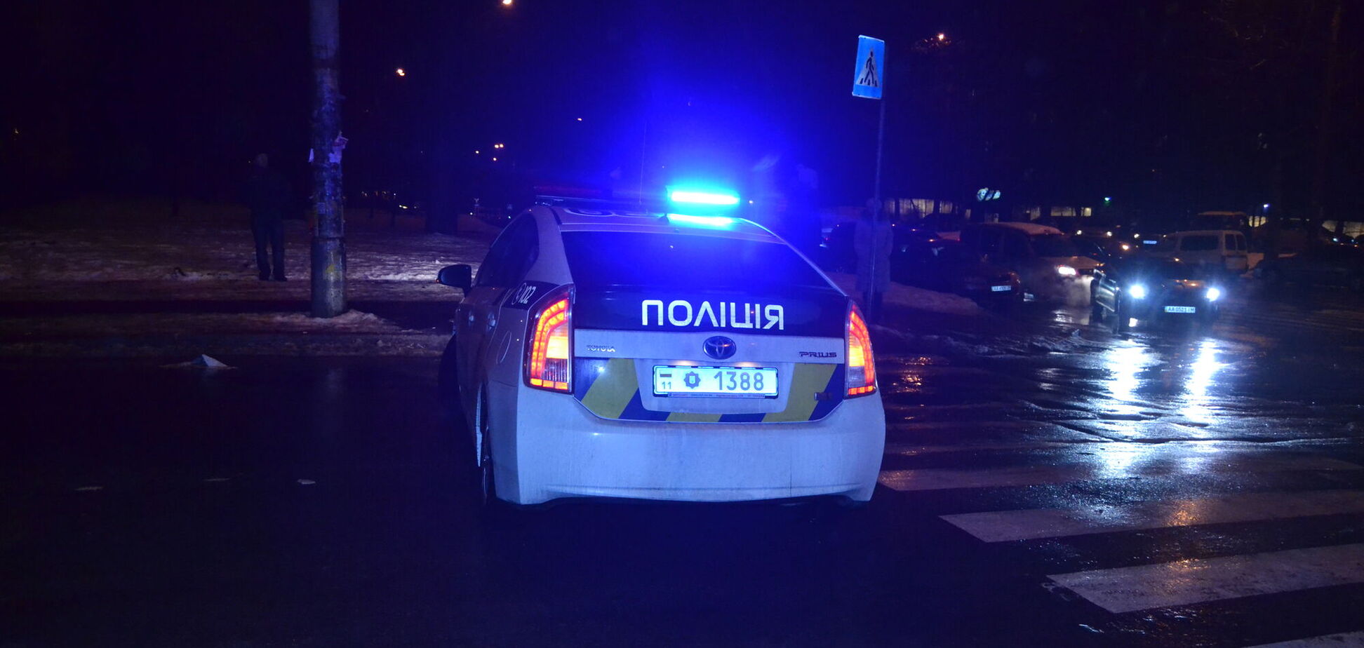 Поліція розслідує ДТП у Києві з мотоциклістом