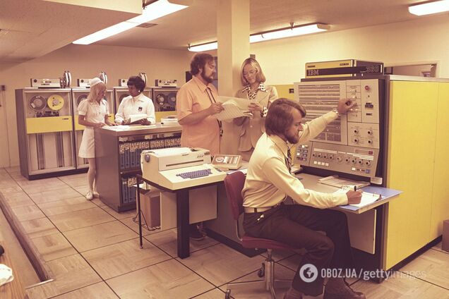 Показан первый жесткий диск для компьютера: 5 Мб и весит тонну. Фото