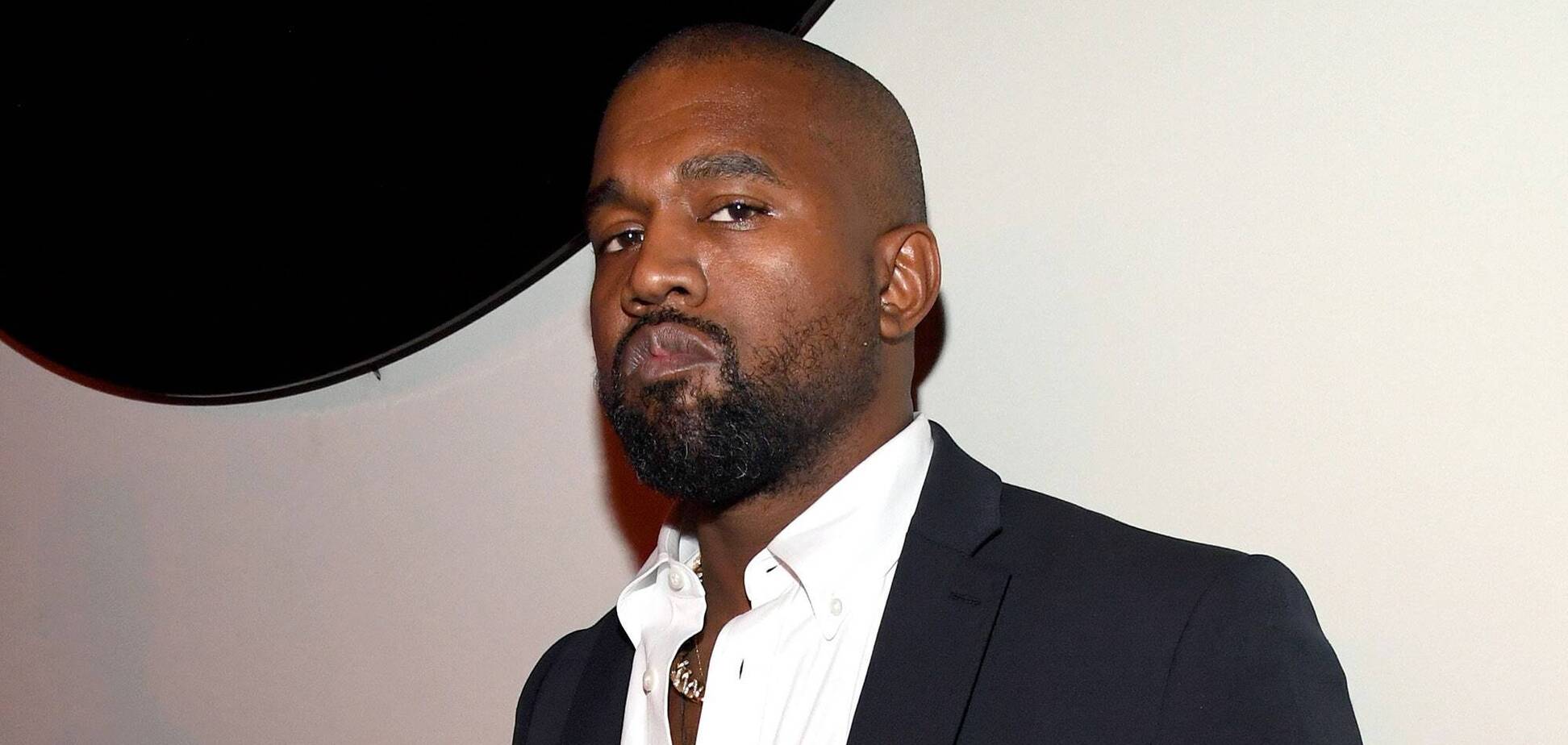 Канье Уэст помочился на статуэтку музыкальной премии