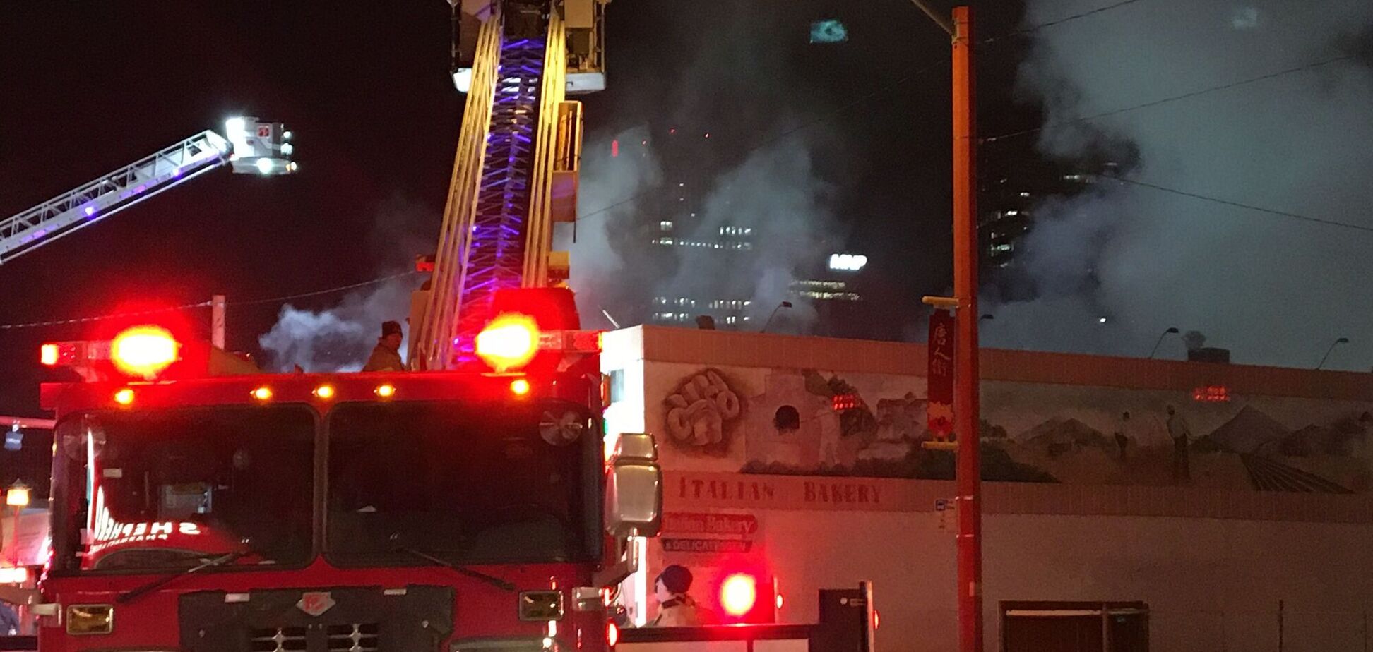 В порту Анконы в Италии вспыхнул масштабный пожар