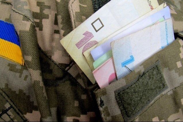 Военнослужащим, которые не имеют нарушений, ввели дополнительные вознаграждения. Фото: 5 канал