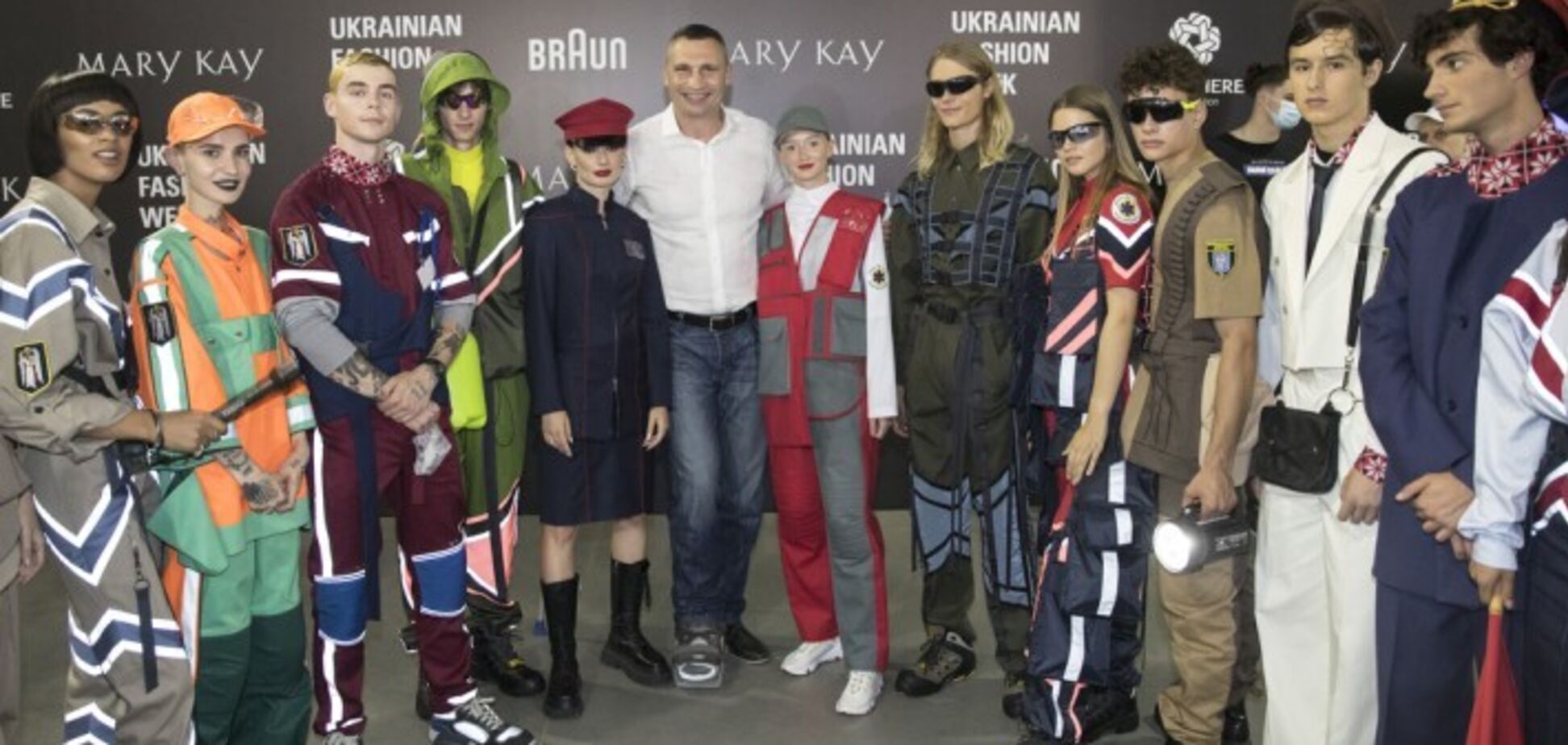 Кличко посмотрел показ мод для комунальщиков на Ukrainian Fashion Week. Фото: Пресс-служба мэра Киева