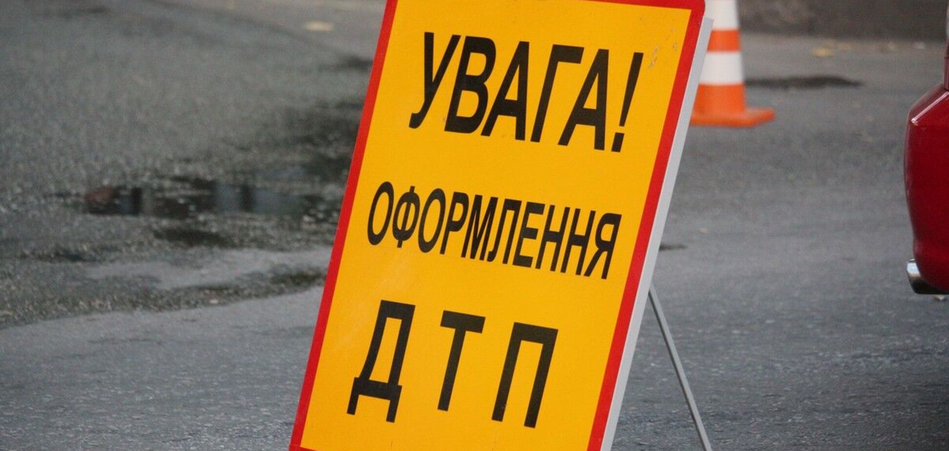 Под Днепром из-за столкновения скутера и легковушки пострадала женщина. Фото