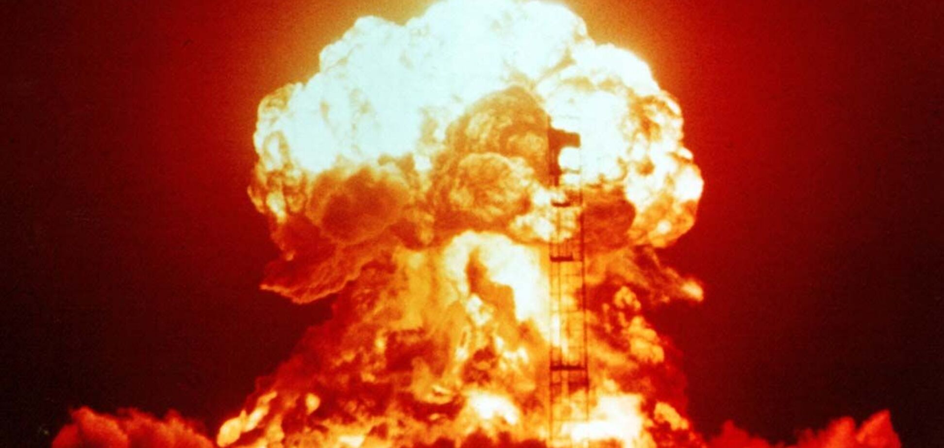 Вибух ядерної бомби на полігоні в Неваді, 1953 рік