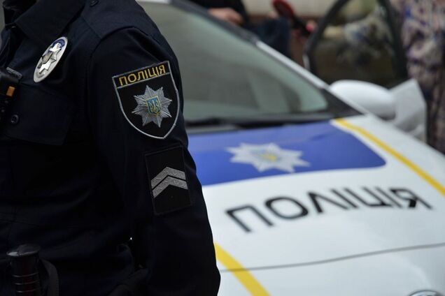 Поліцейських зняли за незвичайним заняттям