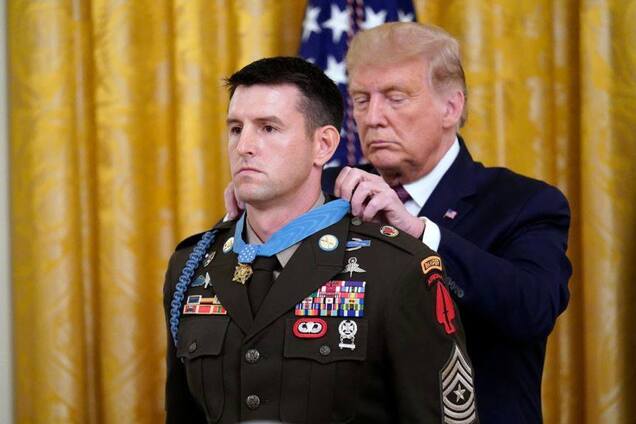 Как получить Медаль Почета? Подвиг и карьера сержант-майора армии США